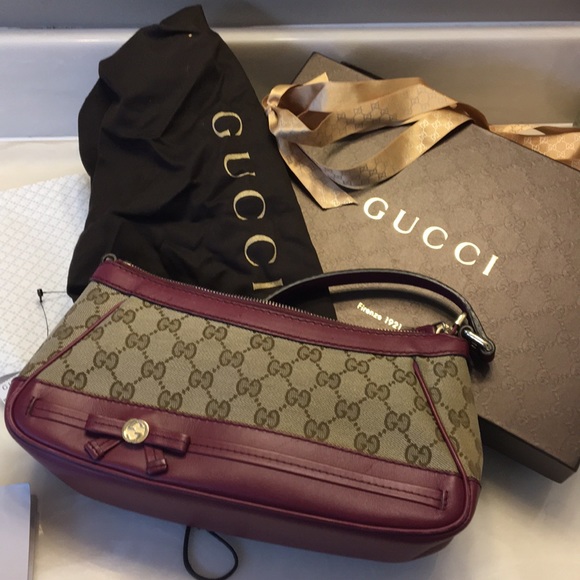 Gucci Handbags - Gucci Mayfair small canvas shoulder bag purse GG